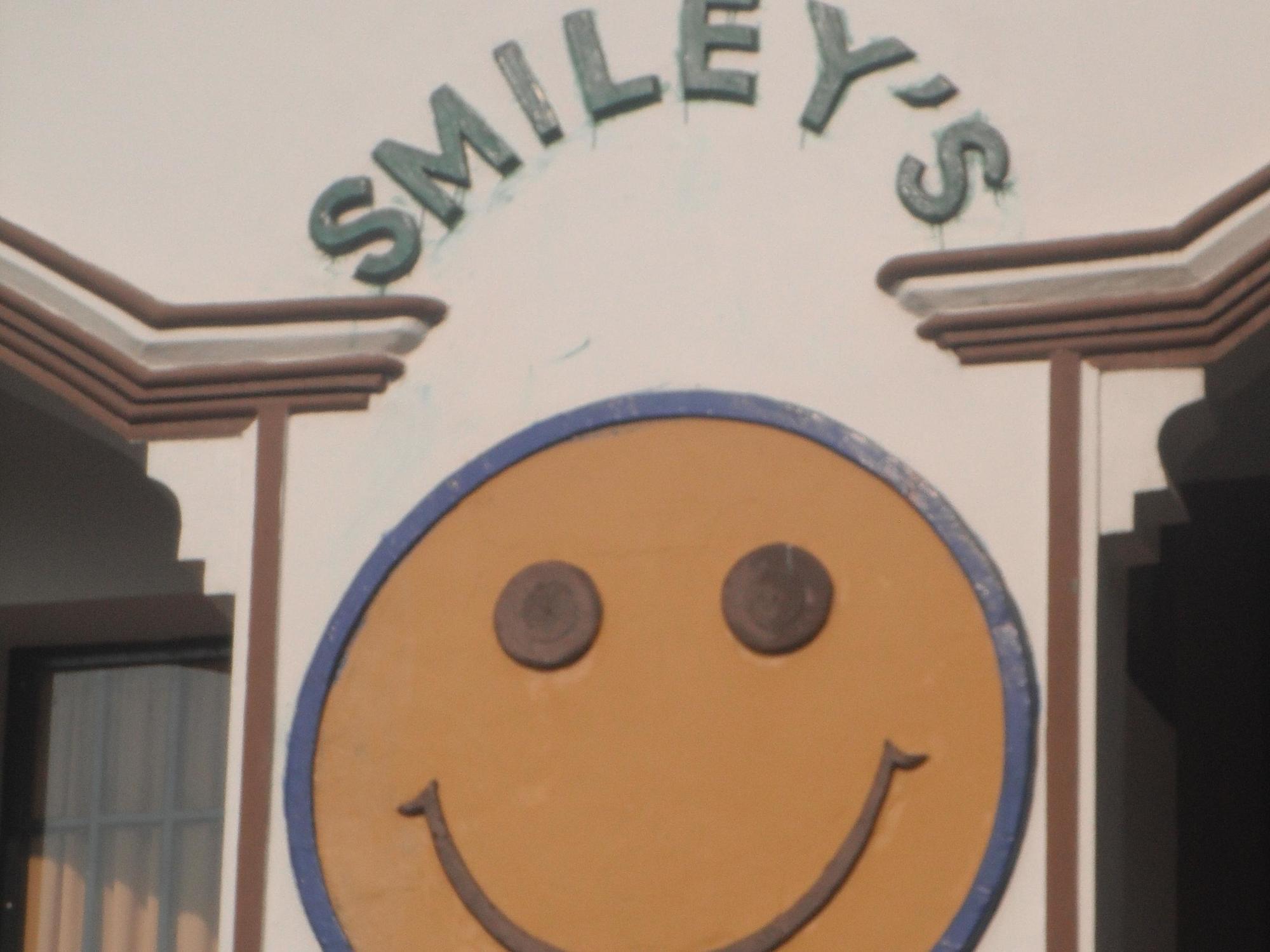 Smiley'S Guesthouse Siem Reap Bagian luar foto